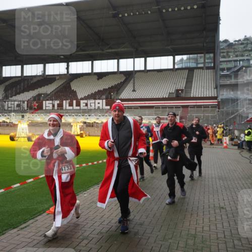 07.12.2025 - St. Pauli X-Mass-Run No. 15 Fabian Wolf http://msf.ph/oto/9395027 07.12.2025 10:27:57 Ziel 1717, 2101, 2188, 3458, 3713, 3879, 3881, 3883, 4132, 4133, 4189, 4350, 4453, 4454, 4462, 4463, 4527, 4538, 4875 meine-sportfotos.de