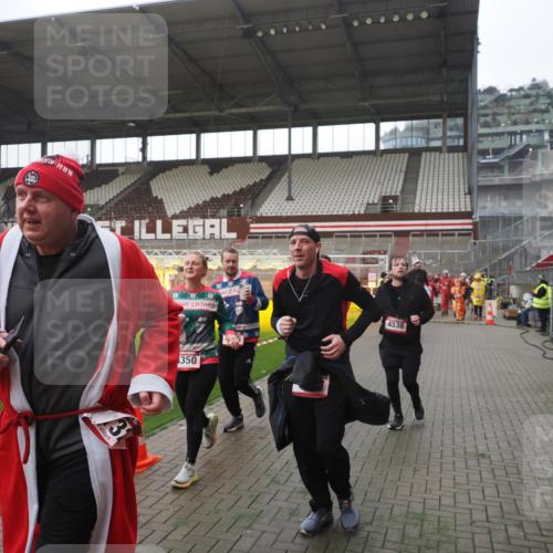 07.12.2025 - St. Pauli X-Mass-Run No. 15 Fabian Wolf http://msf.ph/oto/9395031 07.12.2025 10:27:58 Ziel 1717, 1742, 1745, 2101, 2188, 3713, 3879, 3881, 3883, 4065, 4132, 4133, 4189, 4350, 4453, 4454, 4462, 4463, 4527, 4538, 4875 meine-sportfotos.de