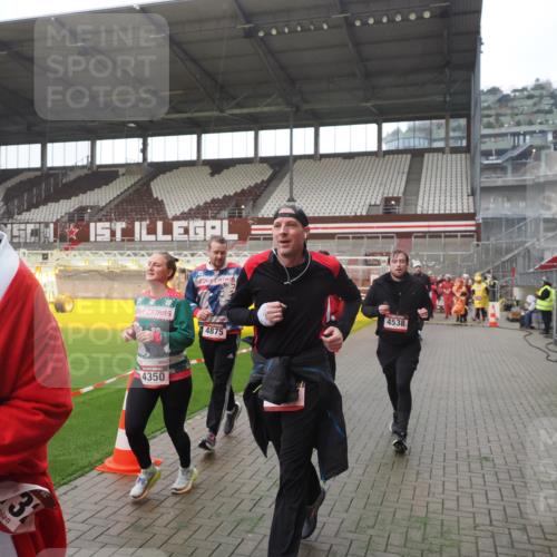 07.12.2025 - St. Pauli X-Mass-Run No. 15 Fabian Wolf http://msf.ph/oto/9395032 07.12.2025 10:27:58 Ziel 1717, 1742, 1745, 2101, 2188, 3713, 3879, 3881, 3883, 4065, 4132, 4133, 4189, 4350, 4453, 4454, 4462, 4463, 4527, 4538, 4875 meine-sportfotos.de