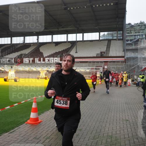 07.12.2025 - St. Pauli X-Mass-Run No. 15 Fabian Wolf http://msf.ph/oto/9395039 07.12.2025 10:28:00 Ziel 1717, 1742, 1745, 2188, 3412, 3713, 3730, 3879, 3881, 3883, 4064, 4065, 4132, 4133, 4189, 4344, 4350, 4453, 4454, 4527, 4538, 4700, 4708, 4710, 4875 meine-sportfotos.de