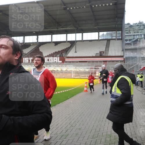 07.12.2025 - St. Pauli X-Mass-Run No. 15 Fabian Wolf http://msf.ph/oto/9395041 07.12.2025 10:28:00 Ziel 1717, 1742, 1745, 2188, 3412, 3713, 3730, 3879, 3881, 3883, 4064, 4065, 4132, 4133, 4189, 4344, 4350, 4453, 4454, 4527, 4538, 4700, 4708, 4710, 4875 meine-sportfotos.de