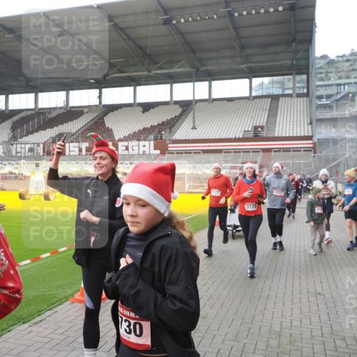 07.12.2025 - St. Pauli X-Mass-Run No. 15 Fabian Wolf http://msf.ph/oto/9395077 07.12.2025 10:28:09 Ziel 1507, 1717, 1742, 1745, 3395, 3412, 3413, 3727, 3729, 3730, 3879, 3881, 3883, 4064, 4065, 4159, 4160, 4189, 4245, 4344, 4350, 4376, 4380, 4453, 4454, 4527, 4538, 4697, 4700, 4701, 4704, 4706, 4708, 4710, 4875 meine-sportfotos.de
