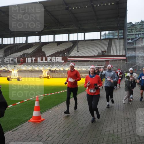 07.12.2025 - St. Pauli X-Mass-Run No. 15 Fabian Wolf http://msf.ph/oto/9395080 07.12.2025 10:28:10 Ziel 1507, 1742, 1745, 3395, 3412, 3413, 3727, 3729, 3730, 3879, 3881, 3883, 4064, 4065, 4159, 4160, 4189, 4245, 4344, 4376, 4380, 4453, 4454, 4527, 4538, 4697, 4698, 4700, 4701, 4702, 4704, 4706, 4707, 4708, 4710 meine-sportfotos.de