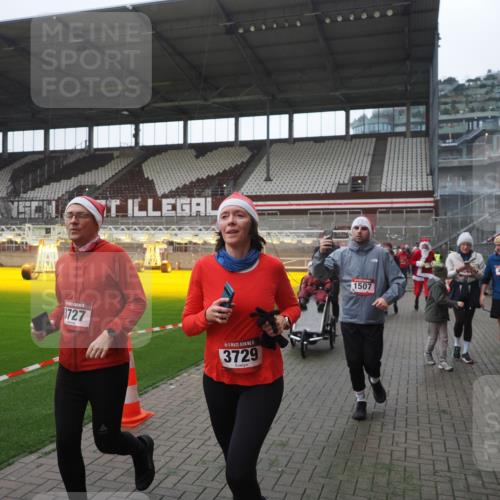 07.12.2025 - St. Pauli X-Mass-Run No. 15 Fabian Wolf http://msf.ph/oto/9395084 07.12.2025 10:28:11 Ziel 1507, 1742, 1745, 3395, 3412, 3413, 3727, 3729, 3730, 3879, 3881, 3883, 4064, 4065, 4159, 4160, 4189, 4245, 4344, 4376, 4380, 4453, 4454, 4527, 4697, 4698, 4700, 4701, 4702, 4704, 4706, 4707, 4708, 4710 meine-sportfotos.de