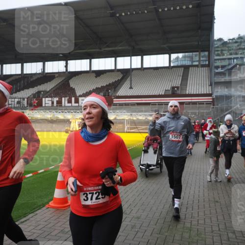 07.12.2025 - St. Pauli X-Mass-Run No. 15 Fabian Wolf http://msf.ph/oto/9395085 07.12.2025 10:28:11 Ziel 1507, 1742, 1745, 3395, 3412, 3413, 3727, 3729, 3730, 3879, 3881, 3883, 4064, 4065, 4159, 4160, 4189, 4245, 4344, 4376, 4380, 4453, 4454, 4527, 4697, 4698, 4700, 4701, 4702, 4704, 4706, 4707, 4708, 4710 meine-sportfotos.de