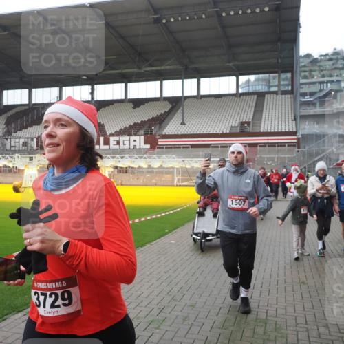 07.12.2025 - St. Pauli X-Mass-Run No. 15 Fabian Wolf http://msf.ph/oto/9395086 07.12.2025 10:28:11 Ziel 1507, 1742, 1745, 3395, 3412, 3413, 3727, 3729, 3730, 3879, 3881, 3883, 4064, 4065, 4159, 4160, 4189, 4245, 4344, 4376, 4380, 4453, 4454, 4527, 4697, 4698, 4700, 4701, 4702, 4704, 4706, 4707, 4708, 4710 meine-sportfotos.de