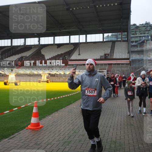 07.12.2025 - St. Pauli X-Mass-Run No. 15 Fabian Wolf http://msf.ph/oto/9395088 07.12.2025 10:28:11 Ziel 1507, 1742, 1745, 3395, 3412, 3413, 3727, 3729, 3730, 3879, 3881, 3883, 4064, 4065, 4159, 4160, 4189, 4245, 4344, 4376, 4380, 4453, 4454, 4527, 4697, 4698, 4700, 4701, 4702, 4704, 4706, 4707, 4708, 4710 meine-sportfotos.de