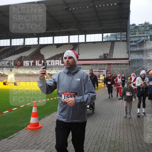07.12.2025 - St. Pauli X-Mass-Run No. 15 Fabian Wolf http://msf.ph/oto/9395090 07.12.2025 10:28:12 Ziel 1507, 1742, 1745, 2723, 3395, 3412, 3413, 3472, 3727, 3729, 3730, 3879, 3881, 3883, 4064, 4065, 4159, 4160, 4189, 4245, 4344, 4376, 4380, 4453, 4454, 4697, 4698, 4700, 4701, 4702, 4704, 4706, 4707, 4708, 4710 meine-sportfotos.de