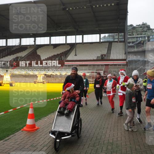 07.12.2025 - St. Pauli X-Mass-Run No. 15 Fabian Wolf http://msf.ph/oto/9395097 07.12.2025 10:28:14 Ziel 1507, 1742, 1745, 2526, 2723, 3395, 3412, 3413, 3472, 3727, 3729, 3730, 3879, 3881, 3883, 4064, 4065, 4159, 4160, 4189, 4245, 4344, 4376, 4380, 4697, 4698, 4700, 4701, 4702, 4704, 4706, 4707, 4708, 4710 meine-sportfotos.de