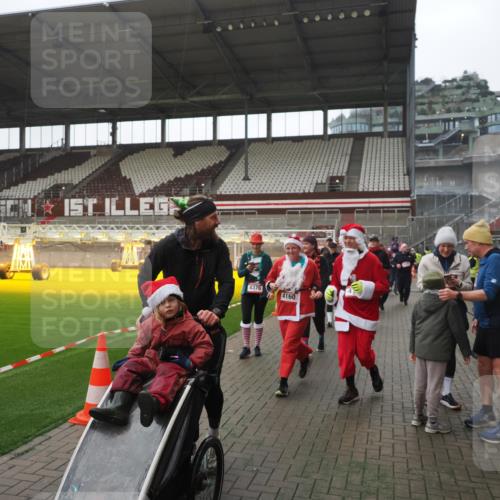 07.12.2025 - St. Pauli X-Mass-Run No. 15 Fabian Wolf http://msf.ph/oto/9395099 07.12.2025 10:28:15 Ziel 1507, 1742, 1745, 2526, 2723, 3395, 3412, 3413, 3454, 3472, 3727, 3729, 3730, 3879, 3881, 3883, 4064, 4065, 4159, 4160, 4189, 4245, 4344, 4376, 4380, 4697, 4698, 4700, 4701, 4702, 4704, 4706, 4707, 4708, 4710 meine-sportfotos.de