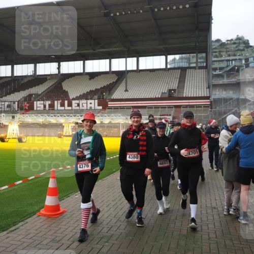 07.12.2025 - St. Pauli X-Mass-Run No. 15 Fabian Wolf http://msf.ph/oto/9395112 07.12.2025 10:28:18 Ziel 1507, 1742, 1745, 2526, 2723, 3395, 3412, 3413, 3454, 3472, 3727, 3729, 3730, 4064, 4065, 4159, 4160, 4245, 4344, 4376, 4380, 4697, 4698, 4700, 4701, 4702, 4704, 4706, 4707, 4708, 4710 meine-sportfotos.de
