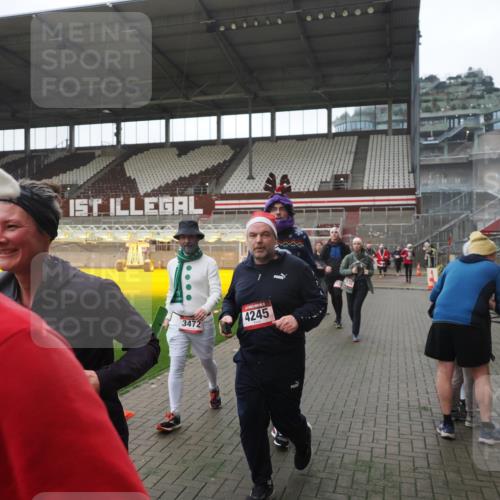 07.12.2025 - St. Pauli X-Mass-Run No. 15 Fabian Wolf http://msf.ph/oto/9395129 07.12.2025 10:28:21 Ziel 1507, 2526, 2723, 3395, 3413, 3454, 3472, 3727, 3729, 4159, 4160, 4245, 4355, 4376, 4380, 4388, 4697, 4698, 4701, 4702, 4704, 4706, 4707 meine-sportfotos.de