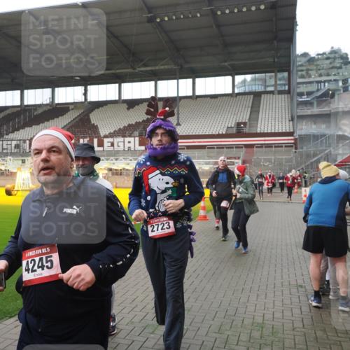07.12.2025 - St. Pauli X-Mass-Run No. 15 Fabian Wolf http://msf.ph/oto/9395133 07.12.2025 10:28:22 Ziel 412, 2526, 2723, 3395, 3413, 3454, 3472, 3727, 4159, 4160, 4245, 4250, 4355, 4376, 4380, 4388, 4697, 4698, 4701, 4702, 4706, 4707 meine-sportfotos.de