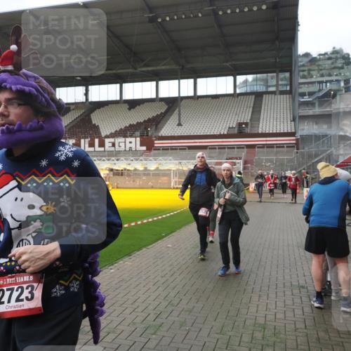 07.12.2025 - St. Pauli X-Mass-Run No. 15 Fabian Wolf http://msf.ph/oto/9395137 07.12.2025 10:28:23 Ziel 412, 2526, 2723, 3395, 3413, 3454, 3472, 4037, 4159, 4160, 4245, 4250, 4355, 4376, 4380, 4388, 4697, 4698, 4701, 4702, 4706, 4707 meine-sportfotos.de