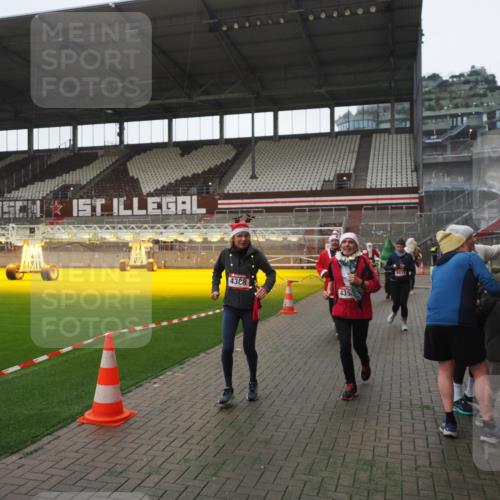 07.12.2025 - St. Pauli X-Mass-Run No. 15 Fabian Wolf http://msf.ph/oto/9395162 07.12.2025 10:28:29 Ziel 412, 2526, 2723, 2912, 2913, 3209, 3218, 3377, 3395, 3454, 3472, 4037, 4245, 4250, 4355, 4388, 4698, 4701, 4702, 4706, 4707 meine-sportfotos.de