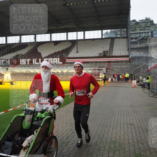 07.12.2025 - St. Pauli X-Mass-Run No. 15 Fabian Wolf http://msf.ph/oto/9395195 07.12.2025 10:28:38 Ziel 412, 2912, 2913, 3209, 3218, 3377, 4037, 4250, 4355, 4388 meine-sportfotos.de