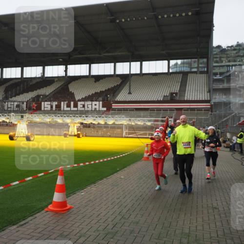 07.12.2025 - St. Pauli X-Mass-Run No. 15 Fabian Wolf http://msf.ph/oto/9395201 07.12.2025 10:28:48 Ziel 1095, 1566, 2046, 2051, 2397, 2913, 3209, 4265, 4291, 4414, 4446, 4449, 4450, 4543, 4544 meine-sportfotos.de