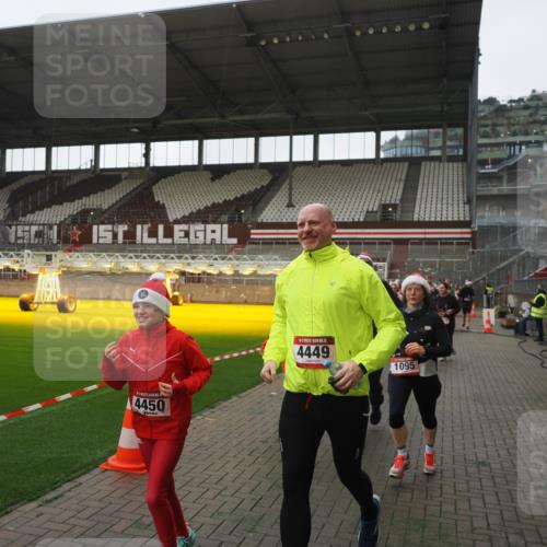 07.12.2025 - St. Pauli X-Mass-Run No. 15 Fabian Wolf http://msf.ph/oto/9395208 07.12.2025 10:28:50 Ziel 1095, 1308, 1330, 1566, 2046, 2051, 2397, 4265, 4291, 4414, 4446, 4449, 4450, 4543, 4544 meine-sportfotos.de