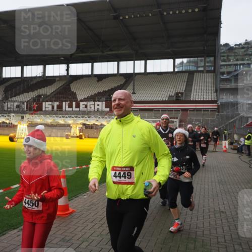 07.12.2025 - St. Pauli X-Mass-Run No. 15 Fabian Wolf http://msf.ph/oto/9395209 07.12.2025 10:28:50 Ziel 1095, 1308, 1330, 1566, 2046, 2051, 2397, 4265, 4291, 4414, 4446, 4449, 4450, 4543, 4544 meine-sportfotos.de