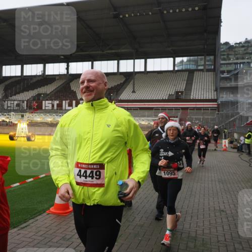 07.12.2025 - St. Pauli X-Mass-Run No. 15 Fabian Wolf http://msf.ph/oto/9395210 07.12.2025 10:28:50 Ziel 1095, 1308, 1330, 1566, 2046, 2051, 2397, 4265, 4291, 4414, 4446, 4449, 4450, 4543, 4544 meine-sportfotos.de