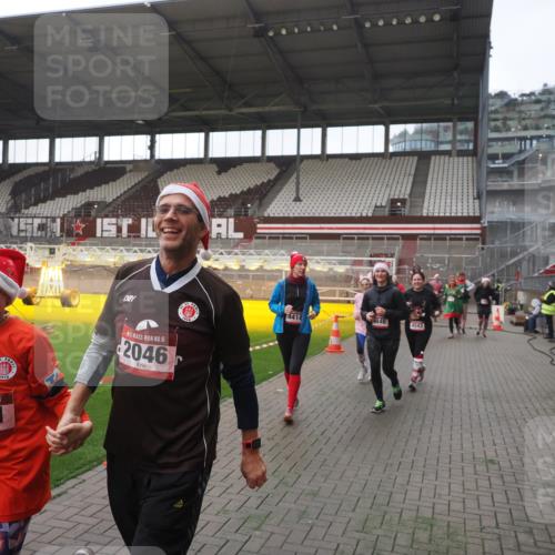 07.12.2025 - St. Pauli X-Mass-Run No. 15 Fabian Wolf http://msf.ph/oto/9395215 07.12.2025 10:28:51 Ziel 1095, 1308, 1330, 1566, 2046, 2051, 2397, 4265, 4291, 4414, 4446, 4449, 4450, 4543, 4544 meine-sportfotos.de