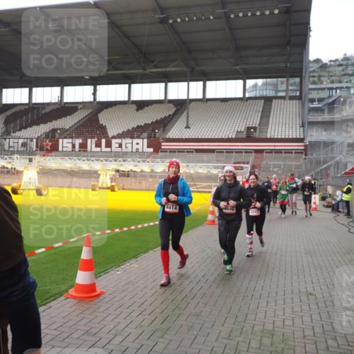 07.12.2025 - St. Pauli X-Mass-Run No. 15 Fabian Wolf http://msf.ph/oto/9395217 07.12.2025 10:28:52 Ziel 1095, 1308, 1330, 1566, 2046, 2051, 2397, 3669, 4265, 4291, 4414, 4446, 4449, 4450, 4543, 4544 meine-sportfotos.de