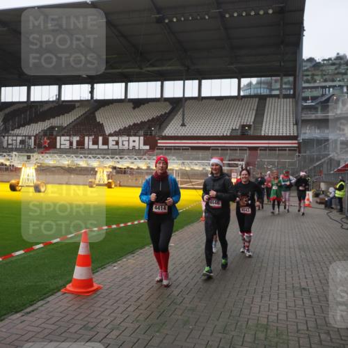 07.12.2025 - St. Pauli X-Mass-Run No. 15 Fabian Wolf http://msf.ph/oto/9395218 07.12.2025 10:28:52 Ziel 1095, 1308, 1330, 1566, 2046, 2051, 2397, 3669, 4265, 4291, 4414, 4446, 4449, 4450, 4543, 4544 meine-sportfotos.de