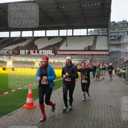 07.12.2025 - St. Pauli X-Mass-Run No. 15 Fabian Wolf http://msf.ph/oto/9395220 07.12.2025 10:28:53 Ziel 1095, 1308, 1330, 1566, 2046, 2051, 2397, 3669, 4265, 4291, 4414, 4446, 4449, 4450, 4543, 4544 meine-sportfotos.de