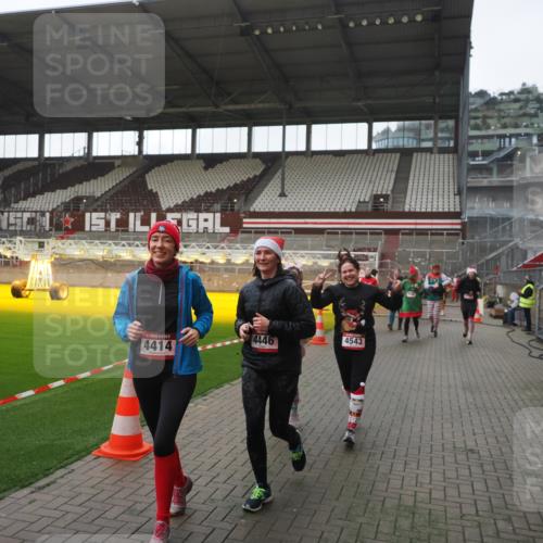 07.12.2025 - St. Pauli X-Mass-Run No. 15 Fabian Wolf http://msf.ph/oto/9395221 07.12.2025 10:28:53 Ziel 1095, 1308, 1330, 1566, 2046, 2051, 2397, 3669, 4265, 4291, 4414, 4446, 4449, 4450, 4543, 4544 meine-sportfotos.de