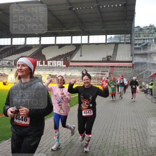 07.12.2025 - St. Pauli X-Mass-Run No. 15 Fabian Wolf http://msf.ph/oto/9395225 07.12.2025 10:28:54 Ziel 1095, 1308, 1330, 1566, 2046, 2051, 2397, 3669, 4073, 4265, 4291, 4414, 4446, 4449, 4450, 4543, 4544 meine-sportfotos.de