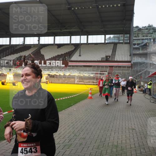 07.12.2025 - St. Pauli X-Mass-Run No. 15 Fabian Wolf http://msf.ph/oto/9395229 07.12.2025 10:28:54 Ziel 1095, 1308, 1330, 1566, 2046, 2051, 2397, 3669, 4073, 4265, 4291, 4414, 4446, 4449, 4450, 4543, 4544 meine-sportfotos.de