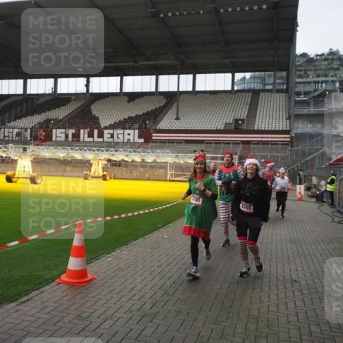 07.12.2025 - St. Pauli X-Mass-Run No. 15 Fabian Wolf http://msf.ph/oto/9395233 07.12.2025 10:28:56 Ziel 1095, 1308, 1330, 1566, 2046, 2051, 2397, 3669, 4073, 4265, 4291, 4414, 4446, 4449, 4450, 4543, 4544 meine-sportfotos.de