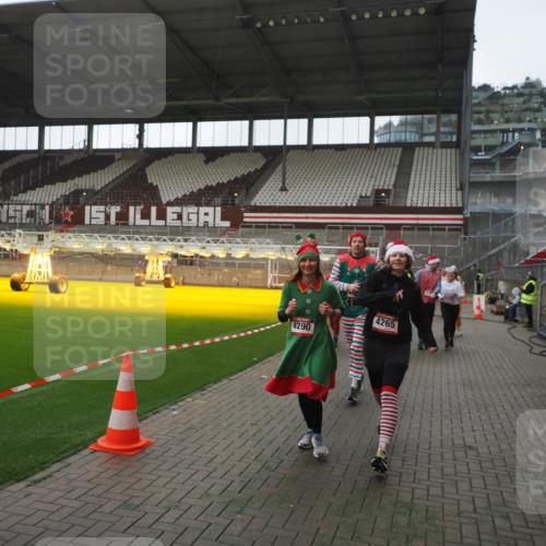 07.12.2025 - St. Pauli X-Mass-Run No. 15 Fabian Wolf http://msf.ph/oto/9395234 07.12.2025 10:28:56 Ziel 1095, 1308, 1330, 1566, 2046, 2051, 2397, 3669, 4073, 4265, 4291, 4414, 4446, 4449, 4450, 4543, 4544 meine-sportfotos.de