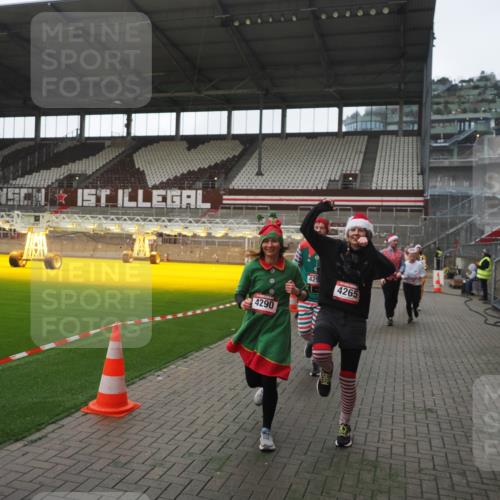 07.12.2025 - St. Pauli X-Mass-Run No. 15 Fabian Wolf http://msf.ph/oto/9395235 07.12.2025 10:28:57 Ziel 1095, 1308, 1330, 1566, 2046, 2051, 2397, 3669, 4073, 4265, 4291, 4414, 4446, 4449, 4450, 4543, 4544 meine-sportfotos.de