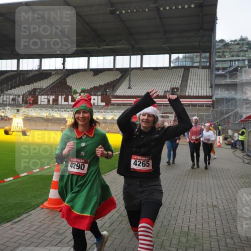 07.12.2025 - St. Pauli X-Mass-Run No. 15 Fabian Wolf http://msf.ph/oto/9395238 07.12.2025 10:28:57 Ziel 1095, 1308, 1330, 1566, 2046, 2051, 2397, 3669, 4073, 4265, 4291, 4414, 4446, 4449, 4450, 4543, 4544 meine-sportfotos.de