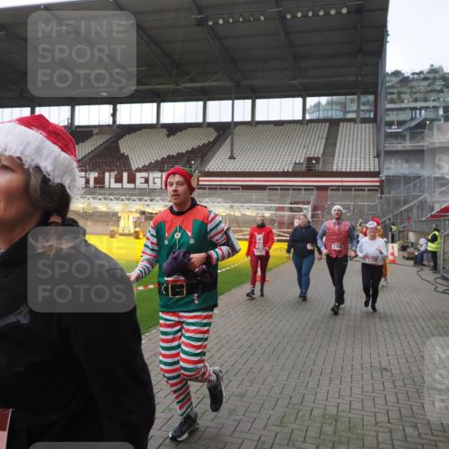 07.12.2025 - St. Pauli X-Mass-Run No. 15 Fabian Wolf http://msf.ph/oto/9395240 07.12.2025 10:28:58 Ziel 1095, 1308, 1330, 1566, 2046, 2051, 2397, 2874, 3669, 4073, 4265, 4291, 4414, 4446, 4449, 4450, 4543, 4544 meine-sportfotos.de