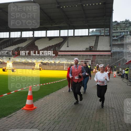 07.12.2025 - St. Pauli X-Mass-Run No. 15 Fabian Wolf http://msf.ph/oto/9395244 07.12.2025 10:28:59 Ziel 1095, 1308, 1330, 1566, 2046, 2051, 2397, 2874, 3669, 4073, 4265, 4291, 4414, 4446, 4449, 4450, 4543, 4544 meine-sportfotos.de