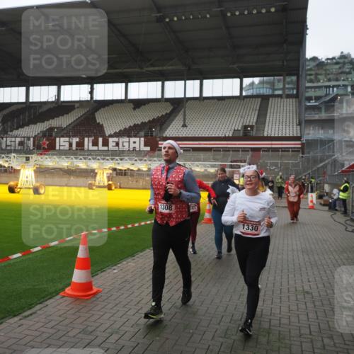 07.12.2025 - St. Pauli X-Mass-Run No. 15 Fabian Wolf http://msf.ph/oto/9395246 07.12.2025 10:29:00 Ziel 1095, 1308, 1330, 1566, 2046, 2051, 2397, 2874, 3669, 4073, 4265, 4291, 4414, 4446, 4449, 4450, 4543, 4544 meine-sportfotos.de