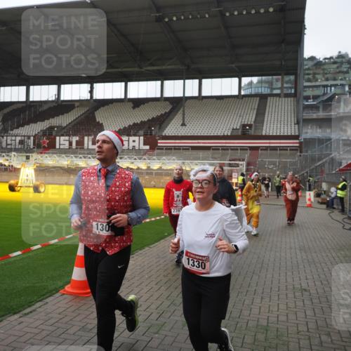 07.12.2025 - St. Pauli X-Mass-Run No. 15 Fabian Wolf http://msf.ph/oto/9395248 07.12.2025 10:29:00 Ziel 1095, 1308, 1330, 1566, 2046, 2051, 2397, 2874, 3669, 4073, 4265, 4291, 4414, 4446, 4449, 4450, 4543, 4544 meine-sportfotos.de