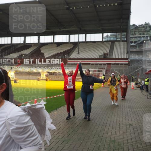 07.12.2025 - St. Pauli X-Mass-Run No. 15 Fabian Wolf http://msf.ph/oto/9395250 07.12.2025 10:29:01 Ziel 161, 165, 1095, 1308, 1330, 1566, 2046, 2051, 2397, 2874, 3669, 4073, 4265, 4291, 4414, 4446, 4449, 4450, 4543, 4544 meine-sportfotos.de