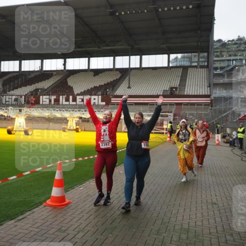 07.12.2025 - St. Pauli X-Mass-Run No. 15 Fabian Wolf http://msf.ph/oto/9395253 07.12.2025 10:29:02 Ziel 161, 165, 1095, 1308, 1330, 1566, 2046, 2051, 2397, 2874, 3669, 4073, 4265, 4291, 4414, 4446, 4543, 4544 meine-sportfotos.de