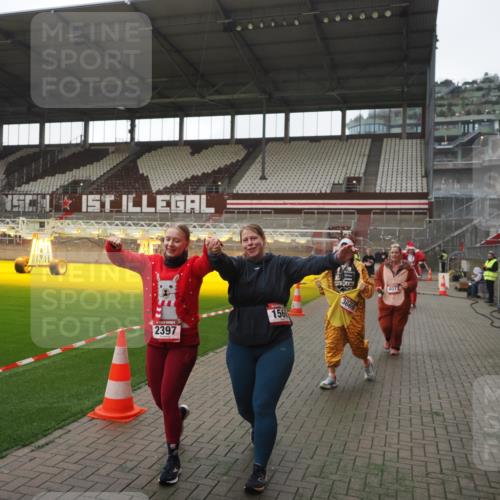 07.12.2025 - St. Pauli X-Mass-Run No. 15 Fabian Wolf http://msf.ph/oto/9395257 07.12.2025 10:29:02 Ziel 161, 165, 1095, 1308, 1330, 1566, 2046, 2051, 2397, 2874, 3669, 4073, 4265, 4291, 4414, 4446, 4543, 4544 meine-sportfotos.de