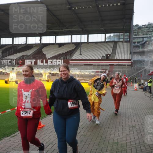 07.12.2025 - St. Pauli X-Mass-Run No. 15 Fabian Wolf http://msf.ph/oto/9395259 07.12.2025 10:29:03 Ziel 161, 165, 1308, 1330, 1566, 2397, 2874, 3669, 4073, 4265, 4291, 4414, 4446, 4543, 4544 meine-sportfotos.de
