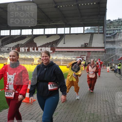 07.12.2025 - St. Pauli X-Mass-Run No. 15 Fabian Wolf http://msf.ph/oto/9395260 07.12.2025 10:29:03 Ziel 161, 165, 1308, 1330, 1566, 2397, 2874, 3669, 4073, 4265, 4291, 4414, 4446, 4543, 4544 meine-sportfotos.de
