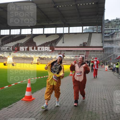 07.12.2025 - St. Pauli X-Mass-Run No. 15 Fabian Wolf http://msf.ph/oto/9395265 07.12.2025 10:29:04 Ziel 161, 165, 1308, 1330, 1566, 2397, 2874, 3669, 3938, 4073, 4265, 4291, 4446, 4543, 4544 meine-sportfotos.de