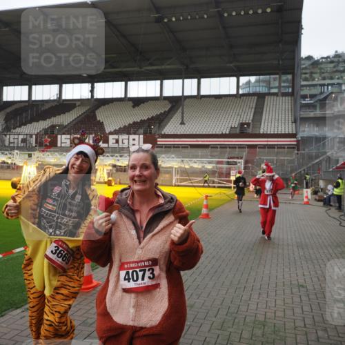 07.12.2025 - St. Pauli X-Mass-Run No. 15 Fabian Wolf http://msf.ph/oto/9395271 07.12.2025 10:29:05 Ziel 161, 165, 1308, 1330, 2874, 3299, 3669, 3938, 3942, 4073, 4265, 4291, 4543, 4544 meine-sportfotos.de