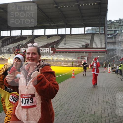 07.12.2025 - St. Pauli X-Mass-Run No. 15 Fabian Wolf http://msf.ph/oto/9395272 07.12.2025 10:29:06 Ziel 161, 165, 1308, 1330, 2874, 3299, 3669, 3938, 3942, 4073, 4265, 4291 meine-sportfotos.de