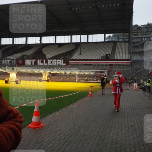 07.12.2025 - St. Pauli X-Mass-Run No. 15 Fabian Wolf http://msf.ph/oto/9395274 07.12.2025 10:29:06 Ziel 161, 165, 1308, 1330, 2874, 3299, 3669, 3938, 3942, 4073, 4265, 4291 meine-sportfotos.de