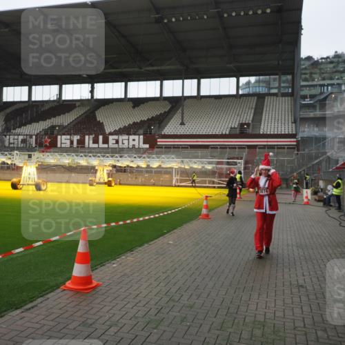 07.12.2025 - St. Pauli X-Mass-Run No. 15 Fabian Wolf http://msf.ph/oto/9395275 07.12.2025 10:29:06 Ziel 161, 165, 1308, 1330, 2874, 3299, 3669, 3938, 3942, 4073, 4265, 4291 meine-sportfotos.de