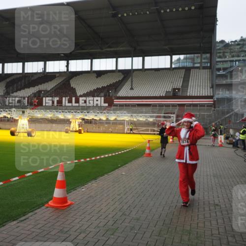 07.12.2025 - St. Pauli X-Mass-Run No. 15 Fabian Wolf http://msf.ph/oto/9395279 07.12.2025 10:29:07 Ziel 161, 165, 1308, 1330, 2874, 3299, 3669, 3938, 3942, 4073, 4265, 4291 meine-sportfotos.de